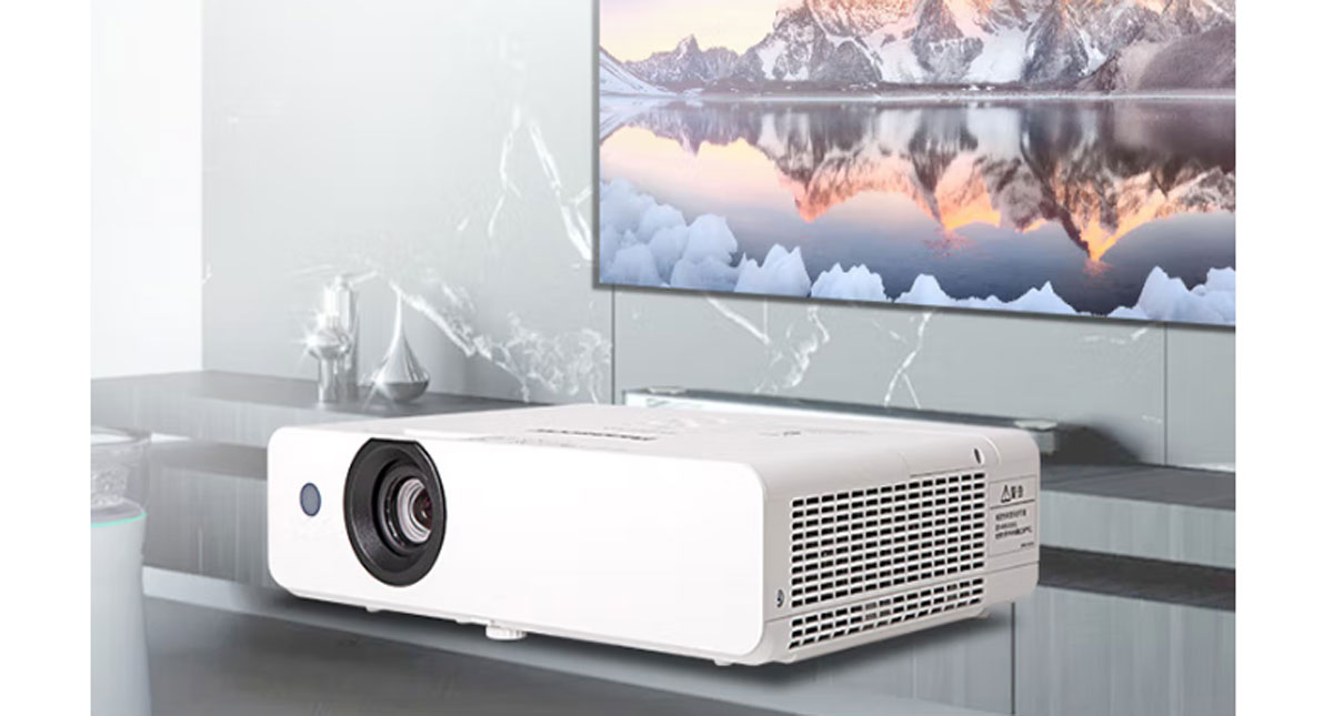 Panasonic PT-LB306 a